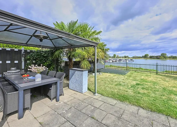 Maaszicht Holiday home